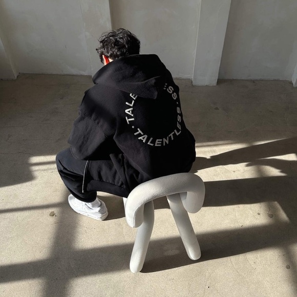 ◾️Talentless Circle Logo Black Hoodie - Picture 8 of 13